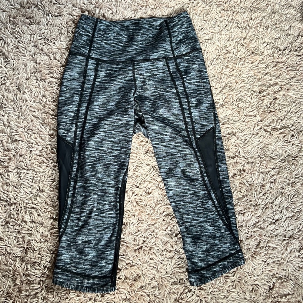 Lululemon cropped leggings, size 4